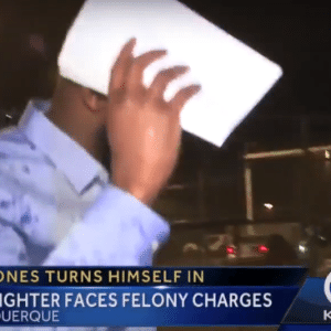 Jon Jones deixa centro de detenção de Albuquerque sem falar com a imprensa - Reprodução - Reprodução