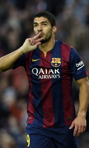 Luis Suárez comemora o segundo gol do Barcelona em cima do Getafe, pelo Campeonato Espanhol