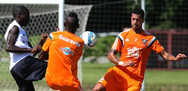 Zagueiro Antônio Carlos foi testado em jogo-treino do Fluminense, que venceu por 1 a 0 - NELSON PEREZ/FLUMINENSE