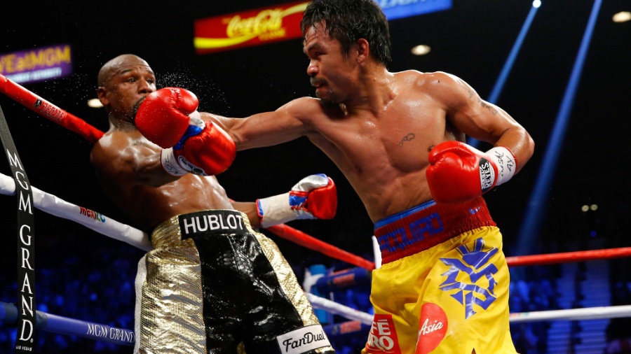 Mayweather consegue se esquivar de mais um golpe de Manny Pacquiao - Getty Images