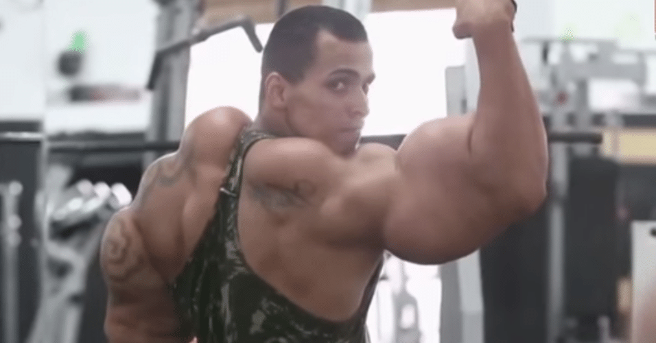 Hulk brasileiro' teve ajuda de padre pra conter obsessão pelos músculos -