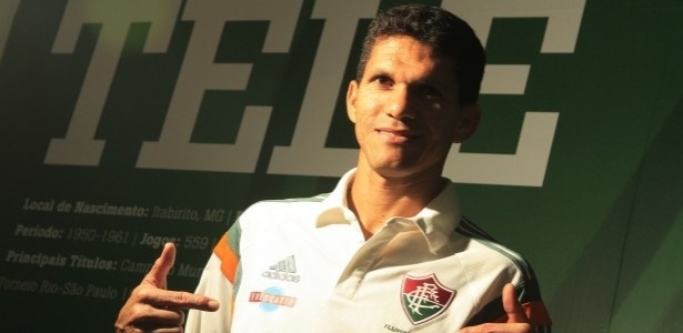 Magno Alves voltou a vestir a camisa do Fluminense após 13 anos de afastamento - Divulgação/Fluminense