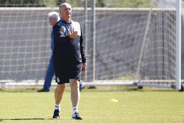 Felipão comanda treinamento do Grêmio no CT Luiz Carvalho