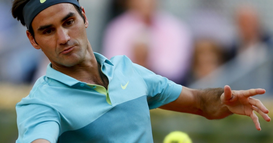 Roger Federer prepara golpe em sua estreia no Masters 1000 de Madri
