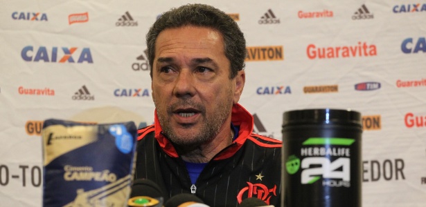 Vanderlei Luxemburgo concede entrevista coletiva após jogo-treino em Atibaia - Gilvan de Souza/ Flamengo