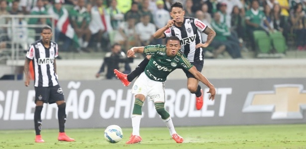 Na abertura do Brasileiro o Atlético errou a marcação no último minuto e tomou o gol de empate do Palmeiras - Folhapress