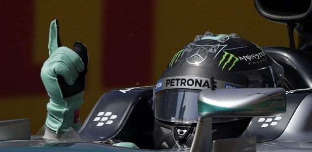 Rosberg venceu a corrida no domingo e dominou primeiro dia de testes em Barcelona - Alberto Estévez/EFE