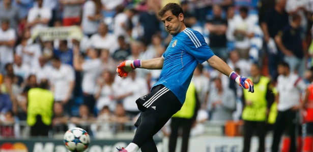 Casillas defende o Real Madrid desde as categorias de base; goleiro De Gea negocia com o time espanhol - Sergio Perez/Reuters