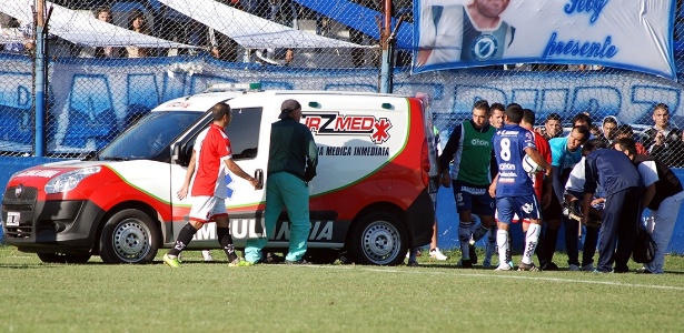 Treinador é baleado no ombro durante jogo da 3ª divisão do futebol  argentino - Esportes - Diário de Canoas