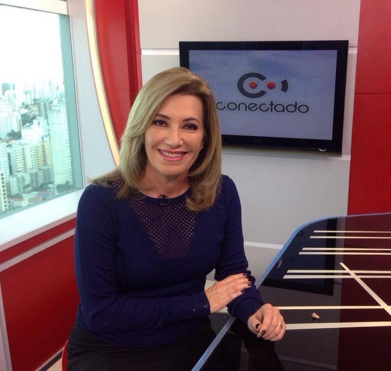 16.mai.2015 - Silvia Vinhas, que fez dupla com Elia Junior na "Faixa Nobre do Esporte", da Band, atualmente comanda o programa "Opinião Livre", no Canal Universitário. - Reprodução/Facebook