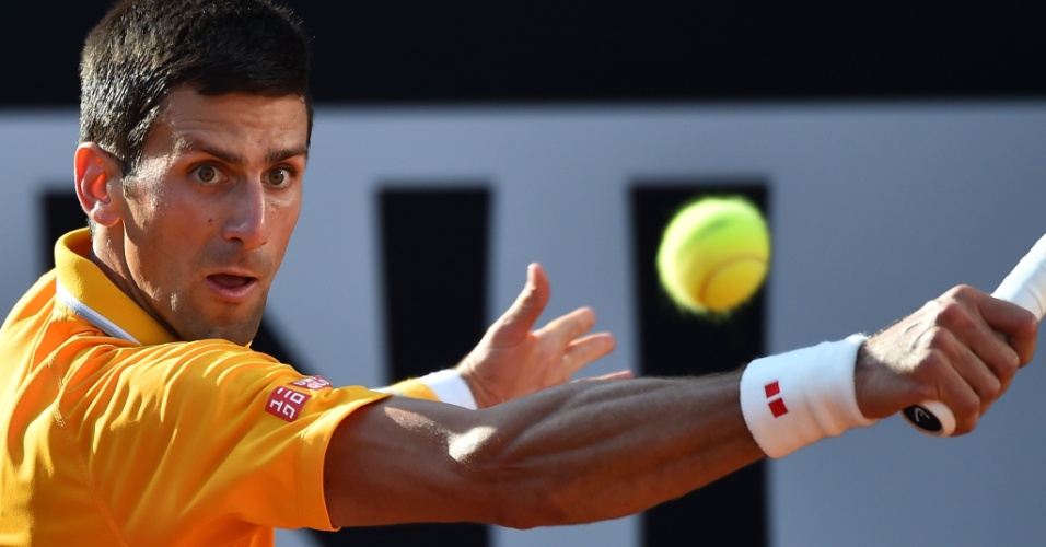 Novak Djokovic levou melhor sobre Roger Federer na final de Roma e conquistou sua quinta taça na temporada