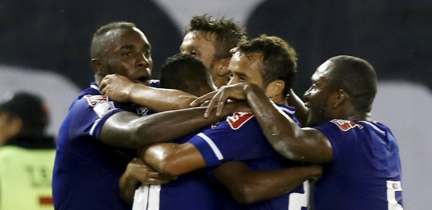 Jogadores do Cruzeiro comemoram gol de Marquinhos contra o River, na Libertadores - REUTERS/Enrique Marcarian