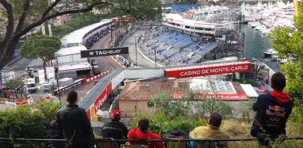 Fãs de Sebastian Vettel assistem ao GP pela primeira vez em Mônaco - Julianne Cerasoli/UOL