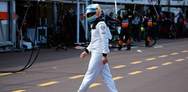 Após seis etapas, Alonso ainda não pontuou na McLaren em 2015 - AFP PHOTO / POOL / BORIS HORVAT