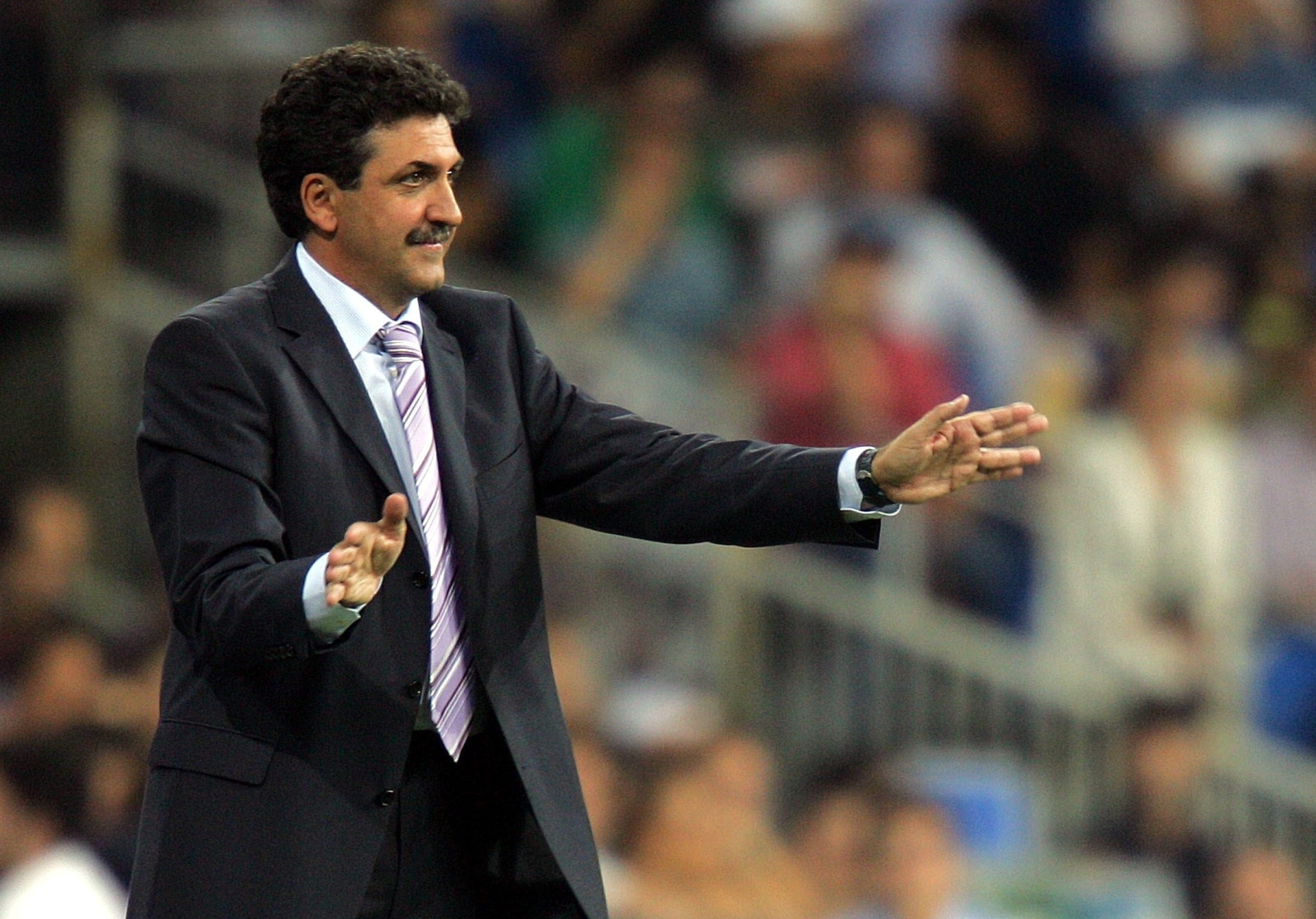 Mariano García Remón orienta Real Madrid durante a partida - Javier Soriano/AFP Photo