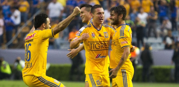 Rafael Sóbis comemora o seu gol pelo Tigres contra o Emelec - AFP PHOTO/Julio Cesar Aguilar 
