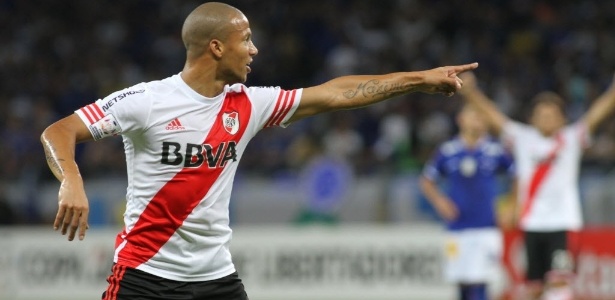 Carlos Sánchez foi campeão da Libertadores com o River Plate e está nos planos do Atlético-MG - EFE/ Paulo Fonseca