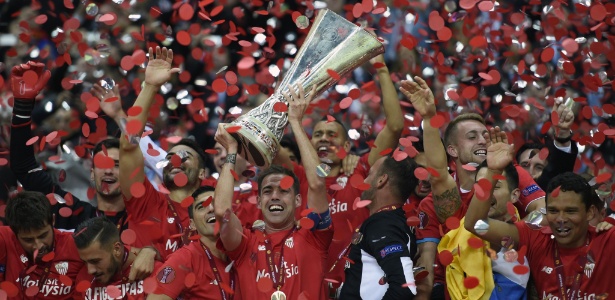 Atual bicampeão da Liga Europa, Sevilla é o maior "bicho-papão" de não-espanhóis - ODD ANDERSEN/AFP