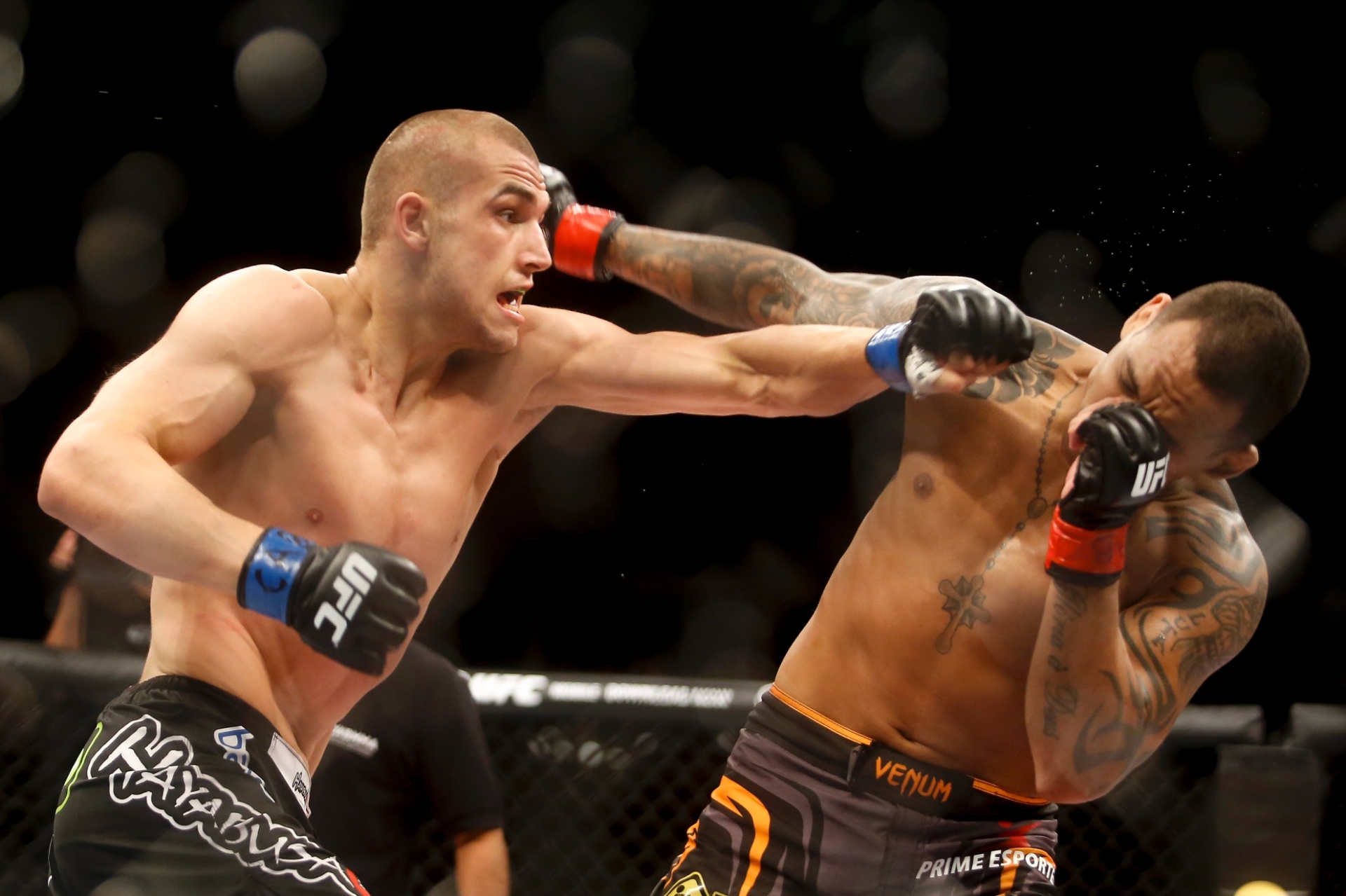 Tom Breese e Luiz Besouro durante a primeira luta do UFC Goiânia - William Lucas/Inovafoto