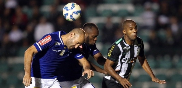 Bruno Rodrigo vacilou em um dos gols do Figueirense em Florianópolis - Cristiano Schmidt Andujar/Light Press