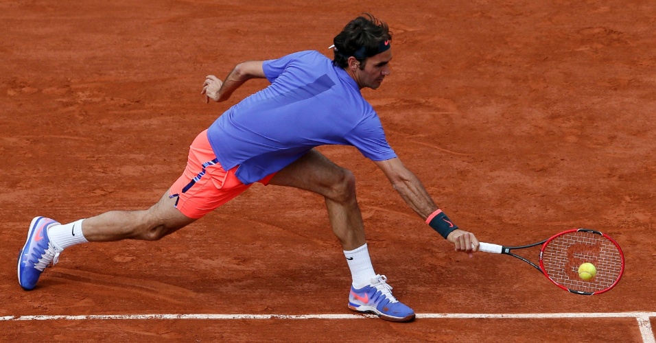 Federer se esforça em partida das quartas de final em Roland Garros