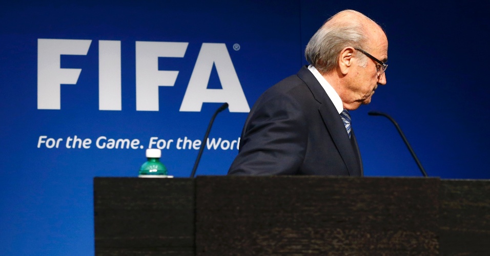 Joseph Blatter anuncia sua saída da Fifa. Dirigente surpreendeu ao convocar coletiva. Ele vai convocar uma eleição, e segue à frente da entidade até o pleito