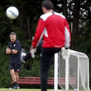 Osorio acompanha treinamento do São Paulo e vê Rogério Ceni em ação durante os trabalhos no CT da Barra Funda - Paulo Whitaker/Reuters