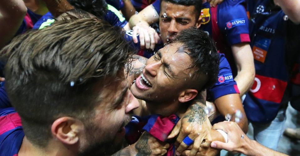 Neymar na comemoração de título do Barcelona na Liga dos Campeões