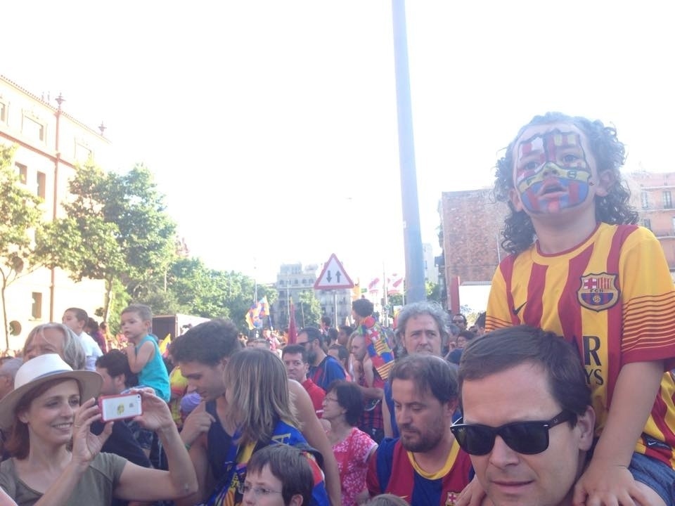 Jogadores celebraram o título da Liga dos Campeões com o público em Barcelona - João Henrique Marques/UOL
