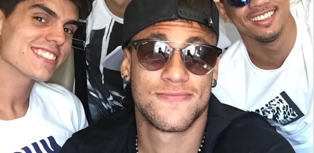 Neymar publicou foto no Instagram já dentro do avião no caminho de volta ao Brasil - Reprodução/Instagram