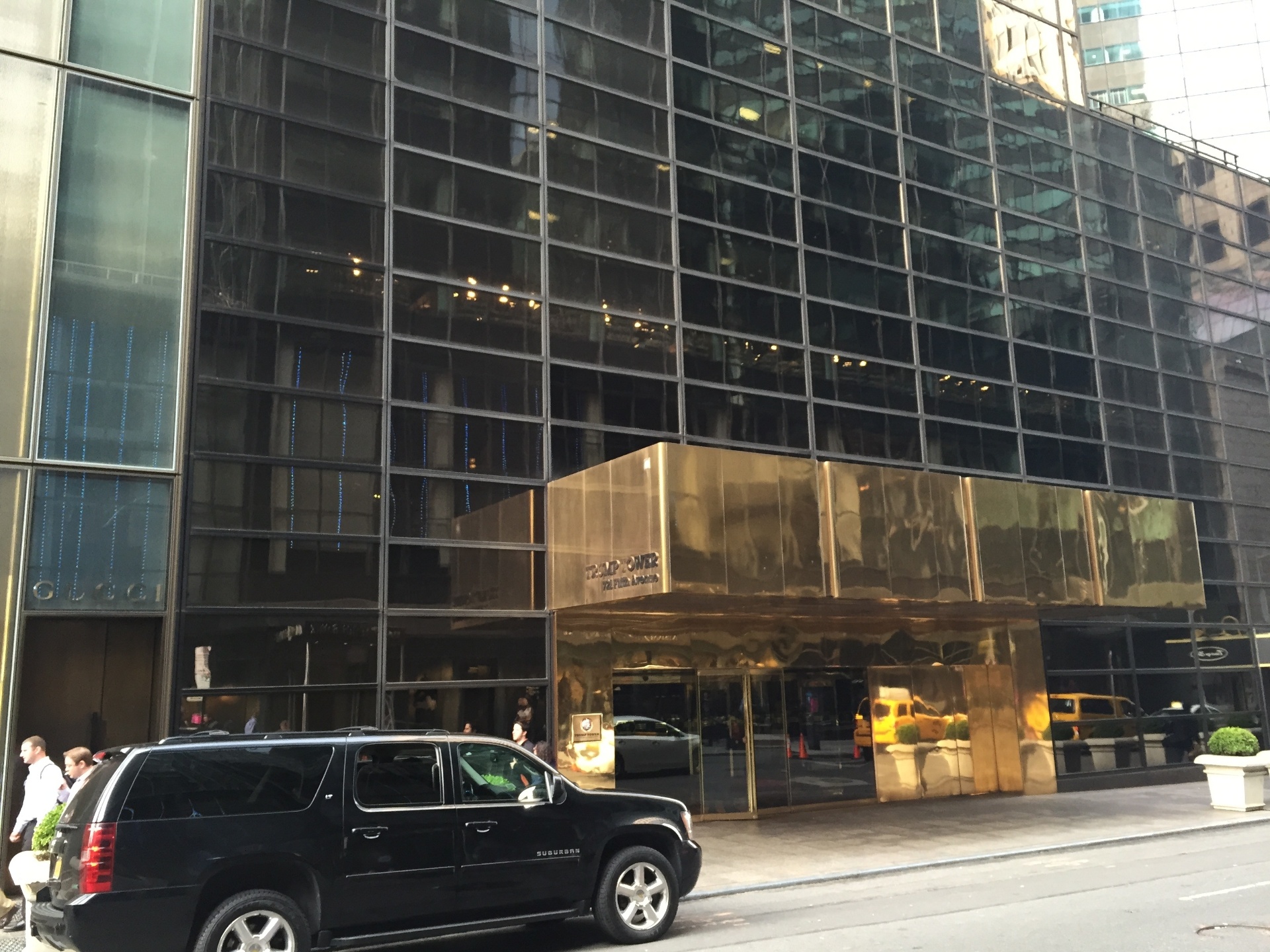 Entrada do Trump Tower, apartamento de luxo no centro de Nova York - Natasha Madov/ UOL