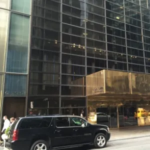 Entrada do Trump Tower, apartamento de luxo no centro de Nova York - Natasha Madov/ UOL