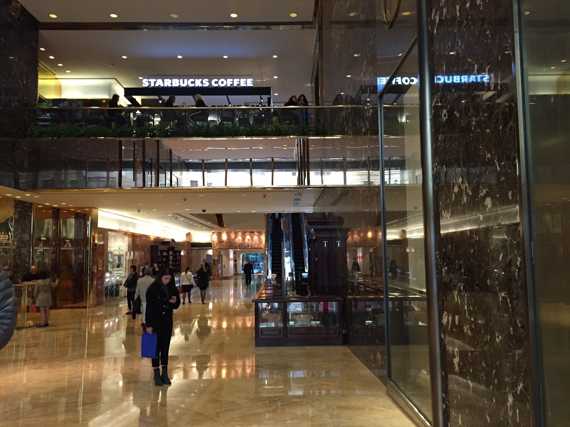 Hall do TrumpTower, apartamento de luxo no centro de Nova York - Natasha Madov/ UOL