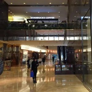 Hall do TrumpTower, apartamento de luxo no centro de Nova York - Natasha Madov/ UOL