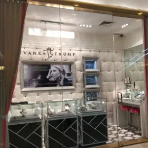 Trump Tower conta com lojas de luxo, como joalheria - Natasha Madov/ UOL