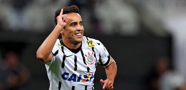 Jadson marcou contra Joinville e Internacional dois gols bonitos. "Pressão" do pai - Ernesto Rodrigues/Folhapress