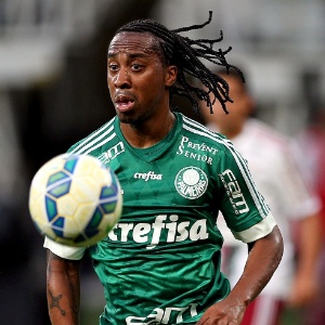 Arouca e Pierre disputam pela bola em jogo válido pela 7ª rodada do Brasileiro - undefined