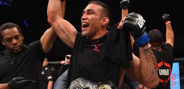 Werdum conquistou o cinturão dos pesados no UFC 188, depois de vencer Cain Velásquez - Getty Images