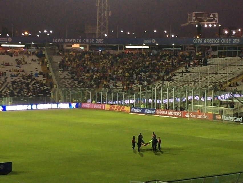 Torcedores colombianos também chegaram antes ao estádio Monumental para o jogo entre Brasil x Colômbia - Pedro Ivo Almeida/UOL