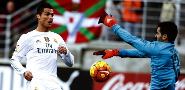Ronaldo teria admitido que Messi vive um momento melhor - Juan Herrero / EFE