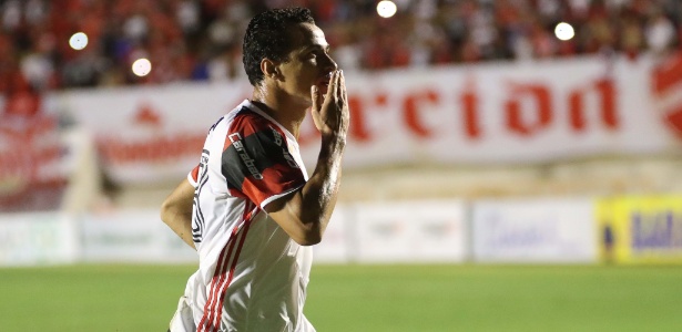 Leandro Damião comemora o primeiro gol do Flamengo na temporada 2017 - Gilvan de Souza/ Flamengo
