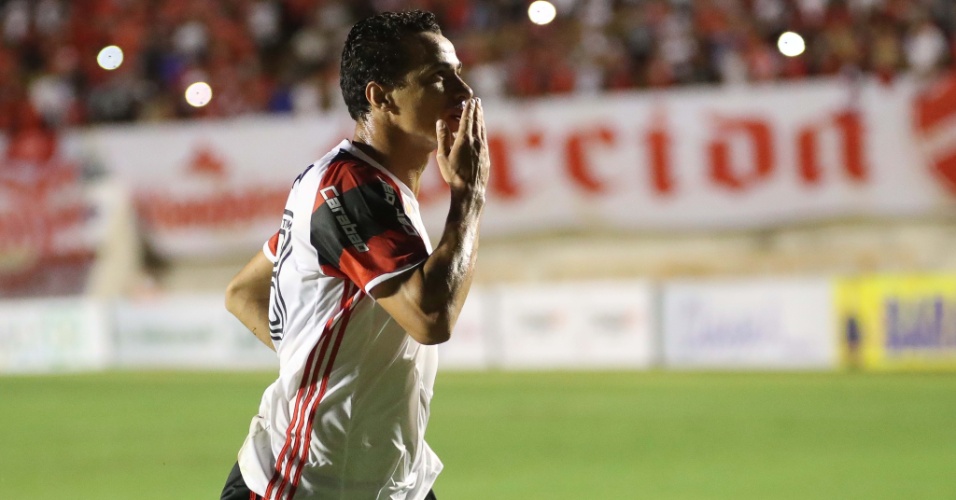 Leandro Damião comemora o primeiro gol do Flamengo na temporada 2017