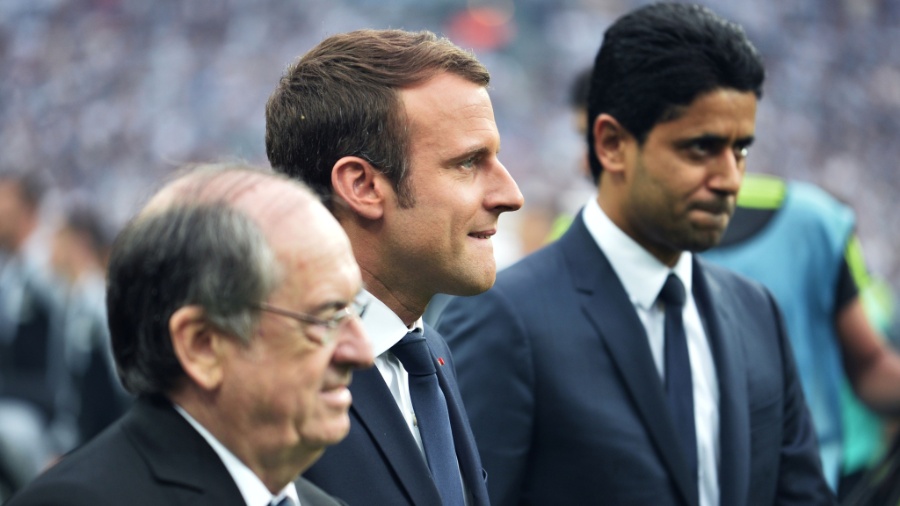Nasser Al-Khelaifi, presidente do PSG, ao lado de Emmanuel Macron, presidente da França - AFP PHOTO / JEAN-FRANCOIS MONIER