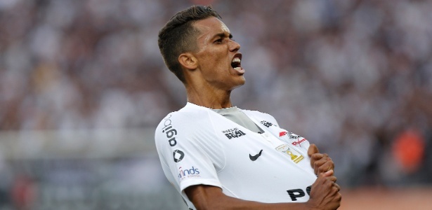 Pedrinho comemora gol marcado pelo Corinthians contra o Palmeiras no Brasileirão - Daniel Vorley/AGIF