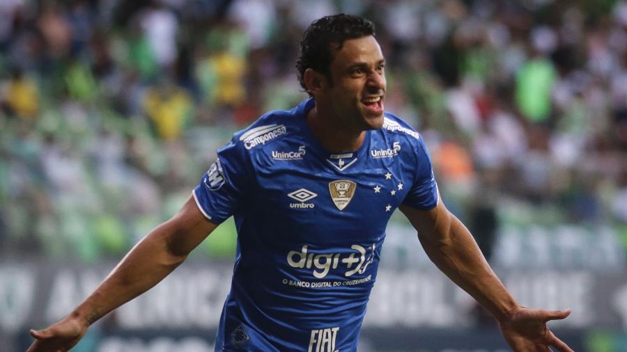 Fred comemora seu gol em partida de América-MG contra Cruzeiro - Thomás Santos/AGIF