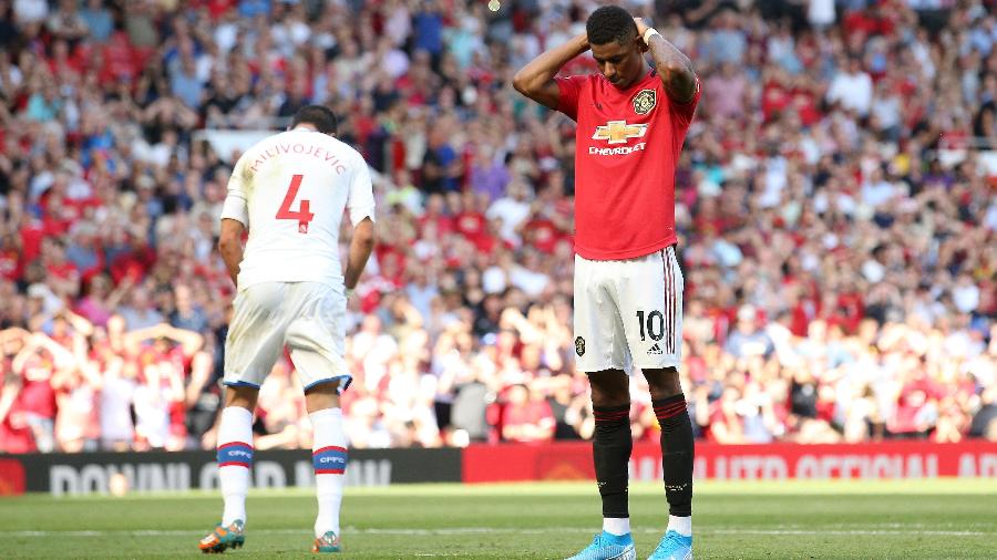 Marcus Rashford desperdiça cobrança de pênalti na partida entre Manchester United e Crystal Palace - Jan Kruger/Getty Images