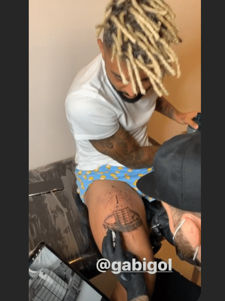 Gabigol faz tatuagem da taça da Libertadores - Reprodução/Instagram
