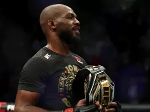 Jon Jones recebe ajuda de campeão olímpico em preparação para o UFC 309