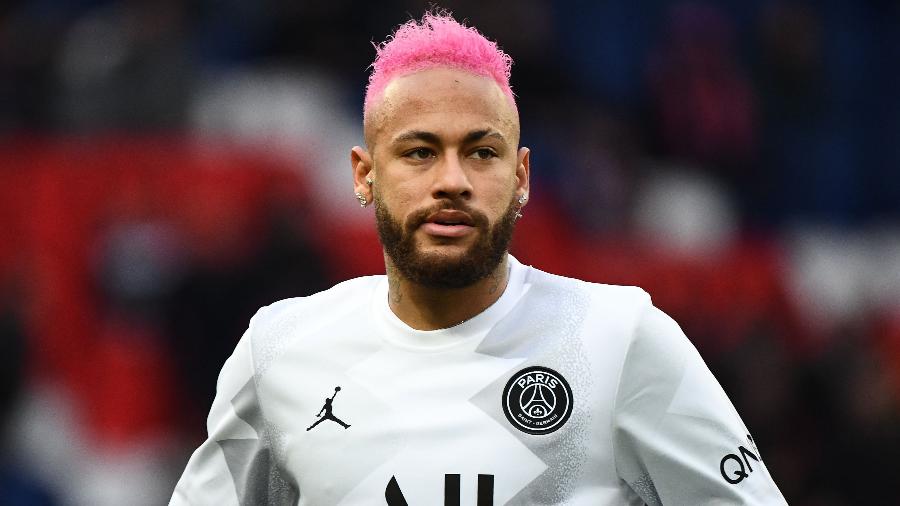 Neymar de cabelo rosa no jogo do PSG contra o Montpellier - FRANCK FIFE/AFP