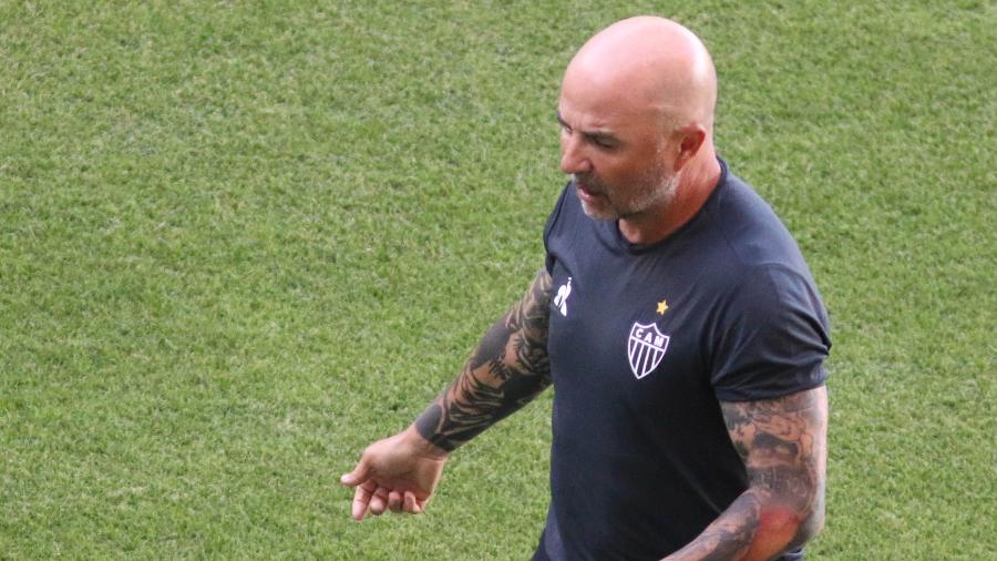 Jorge Sampaoli, técnico do Atletico-MG, terá que fazer mudanças para enfrentar o Ceará - Fernando Moreno/AGIF